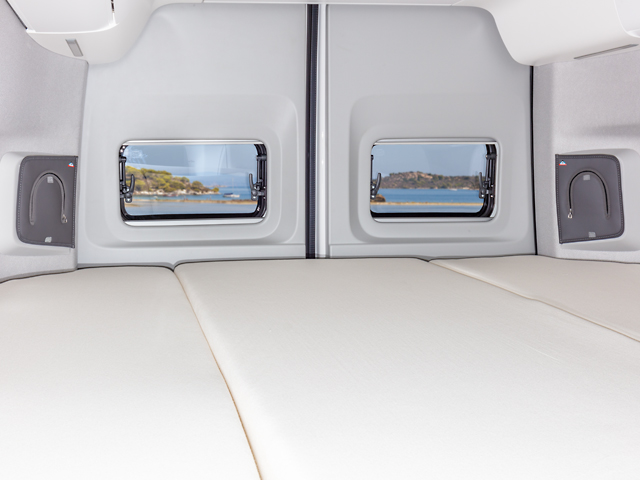 Brandrup 4TOP verschließbares Abschluss-Set für die Ablagemulden in den D-Säulen des VW Grand California 600, Design „Leder Palladium“