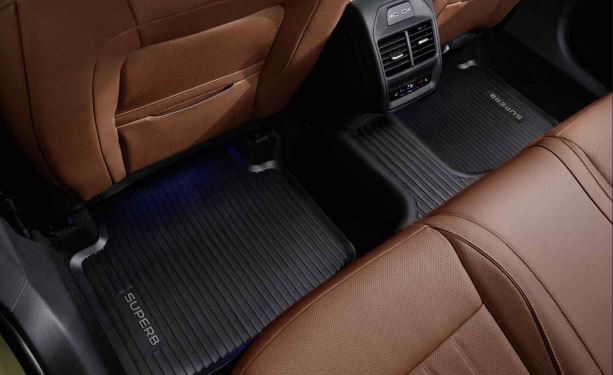 Original Skoda Superb (3P0) Allwettermatte Mitteltunnel Gummimatte 3P0061580