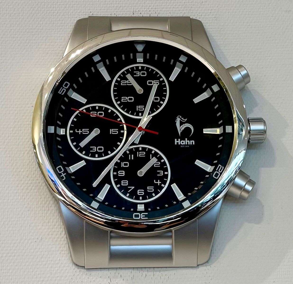 Hahn Automobile Wanduhr "Armbanduhr"